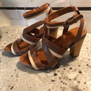 Naya Cerena ankle strap leather sandals size 7.5